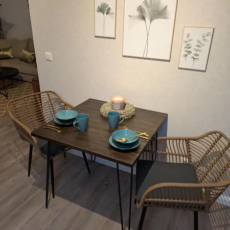 Blue Meadow Apartment *